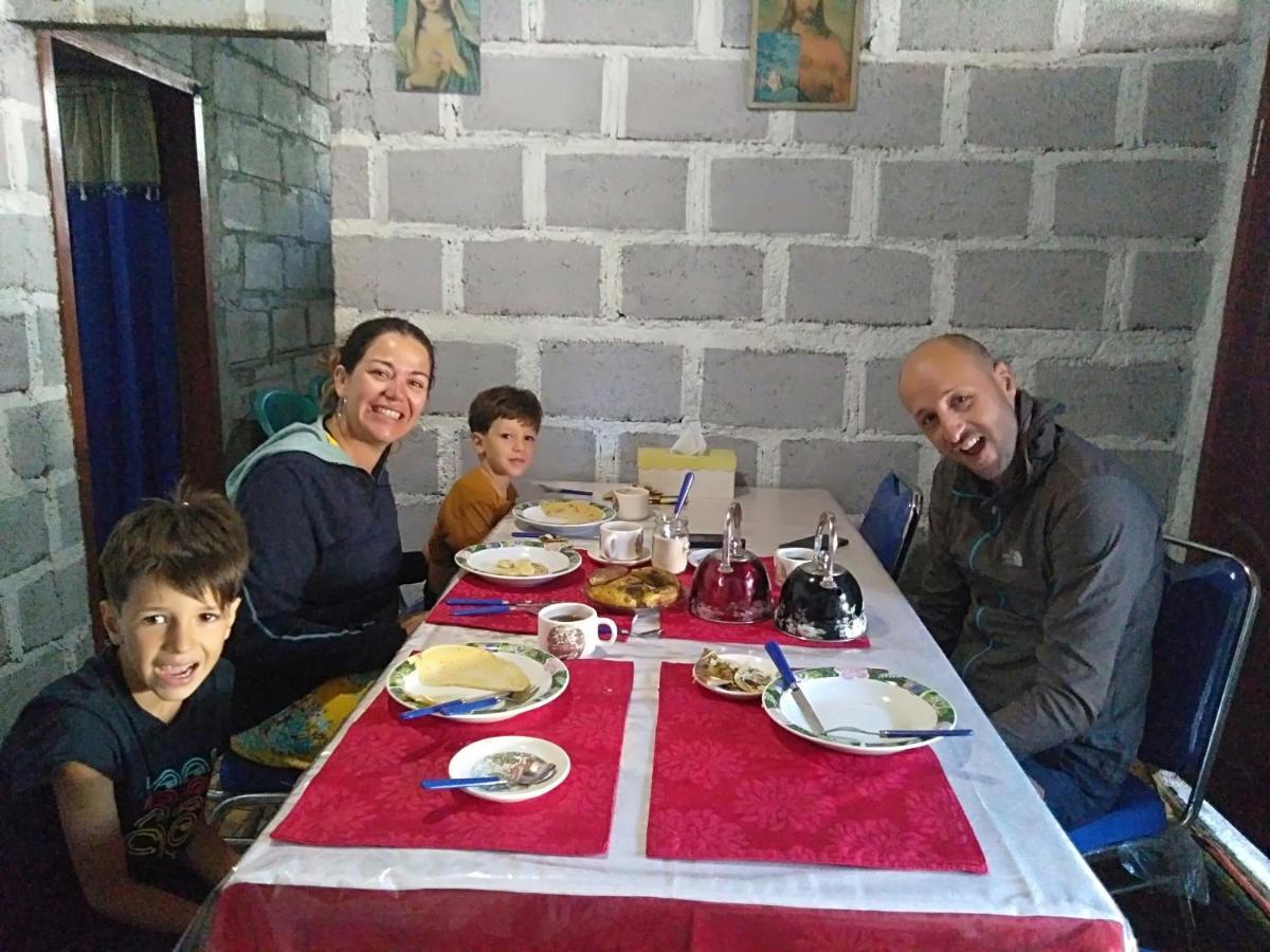 Arnolds Familly Homestay Bajawa ภายนอก รูปภาพ
