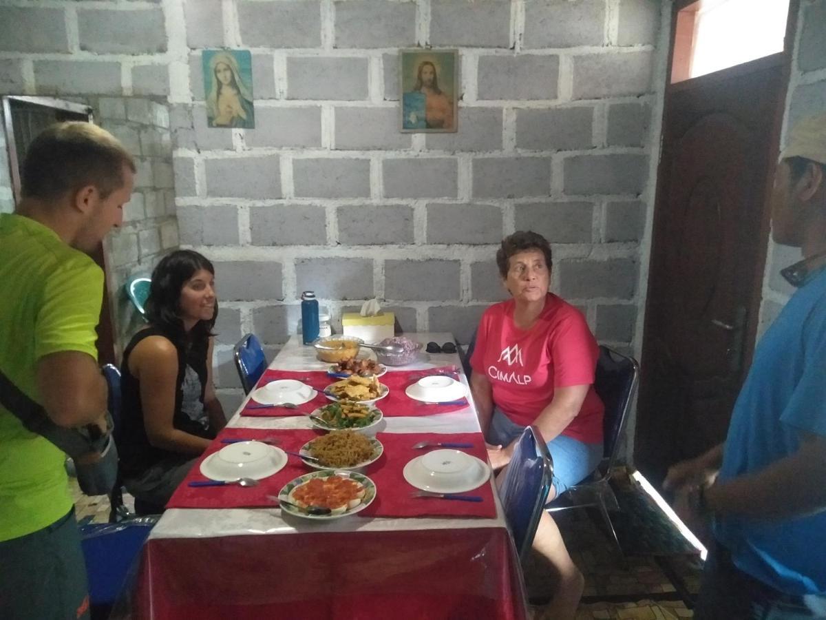 Arnolds Familly Homestay Bajawa ภายนอก รูปภาพ