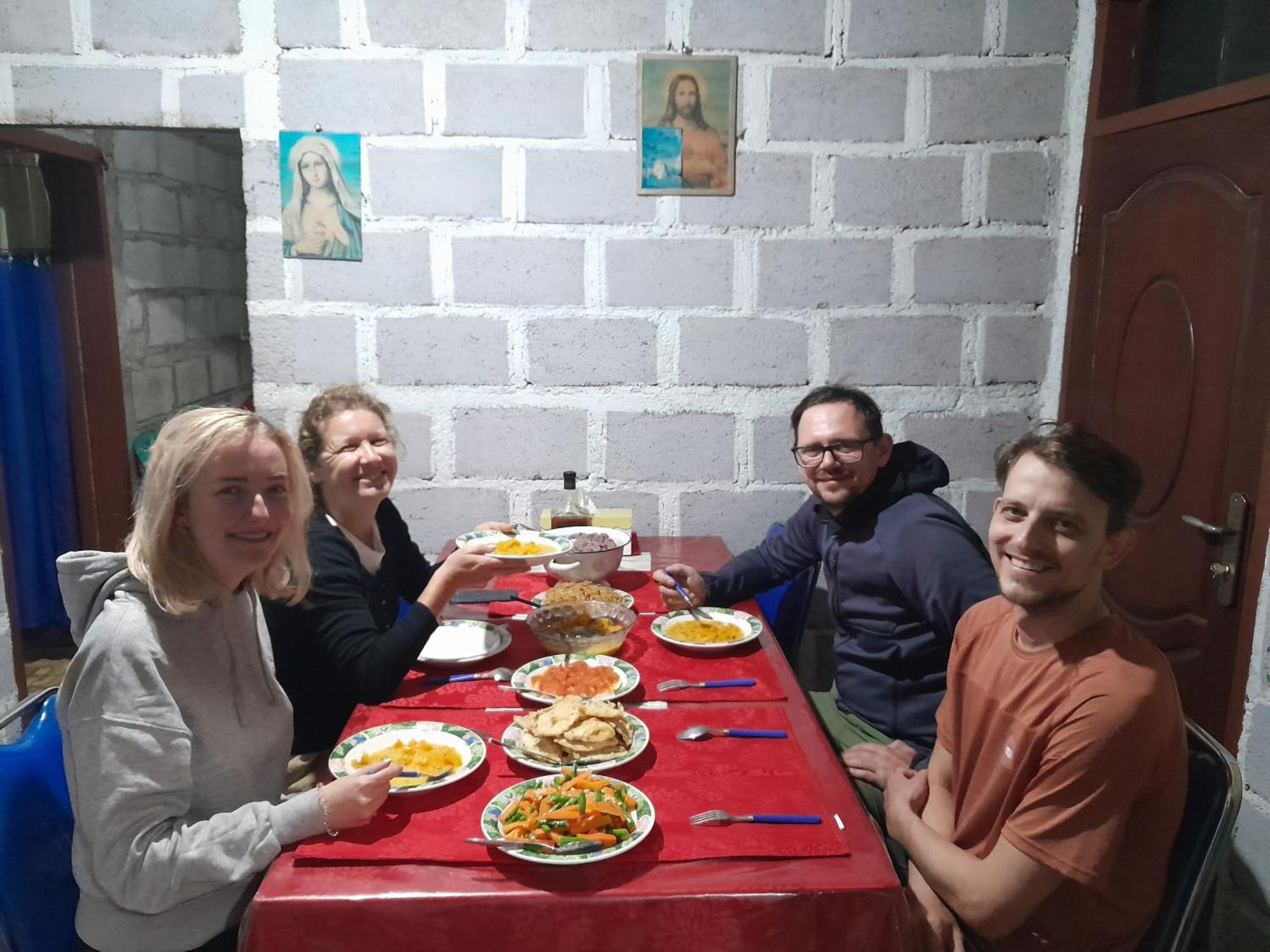 Arnolds Familly Homestay Bajawa ภายนอก รูปภาพ