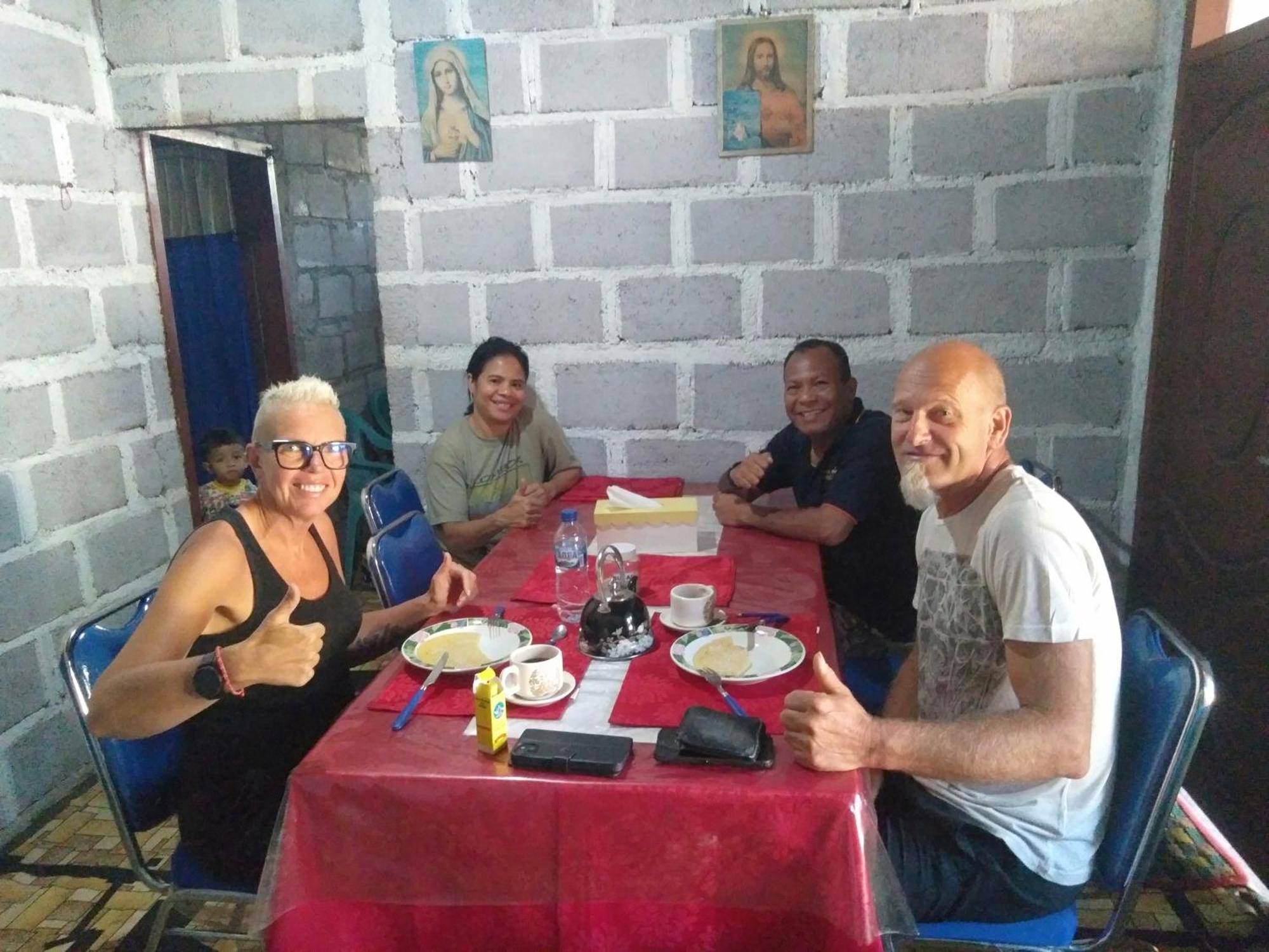 Arnolds Familly Homestay Bajawa ภายนอก รูปภาพ