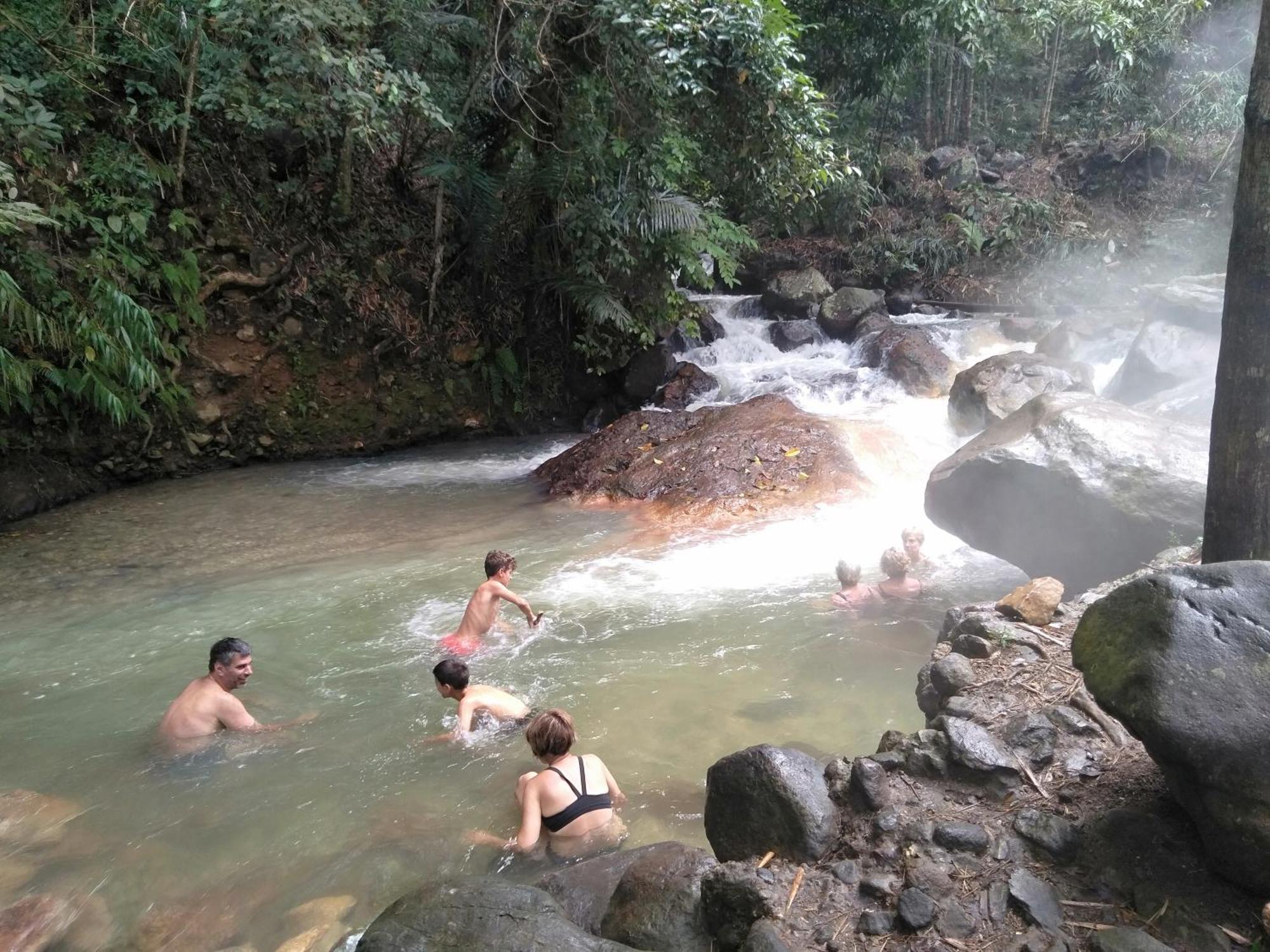 Arnolds Familly Homestay Bajawa ภายนอก รูปภาพ