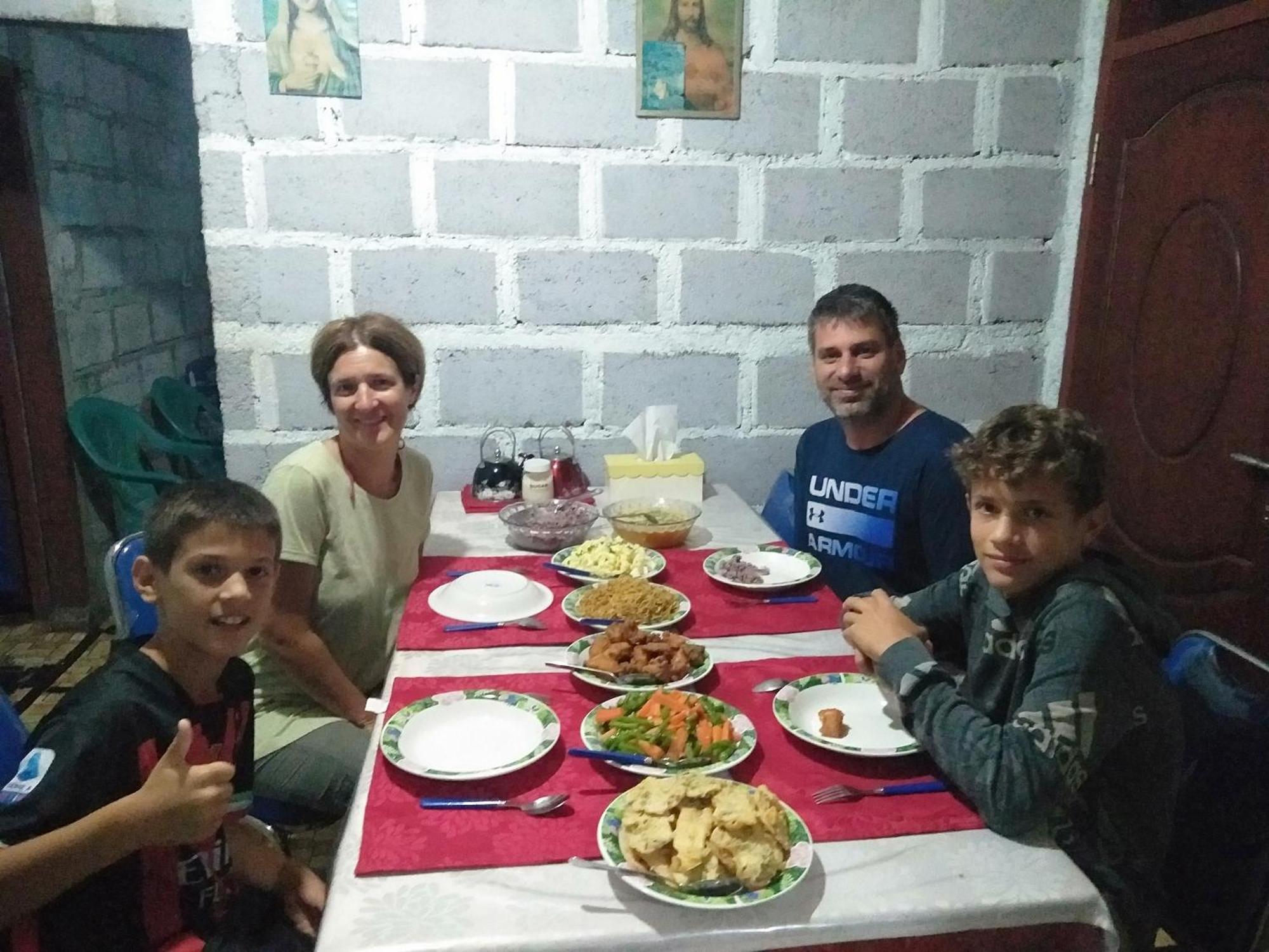 Arnolds Familly Homestay Bajawa ภายนอก รูปภาพ
